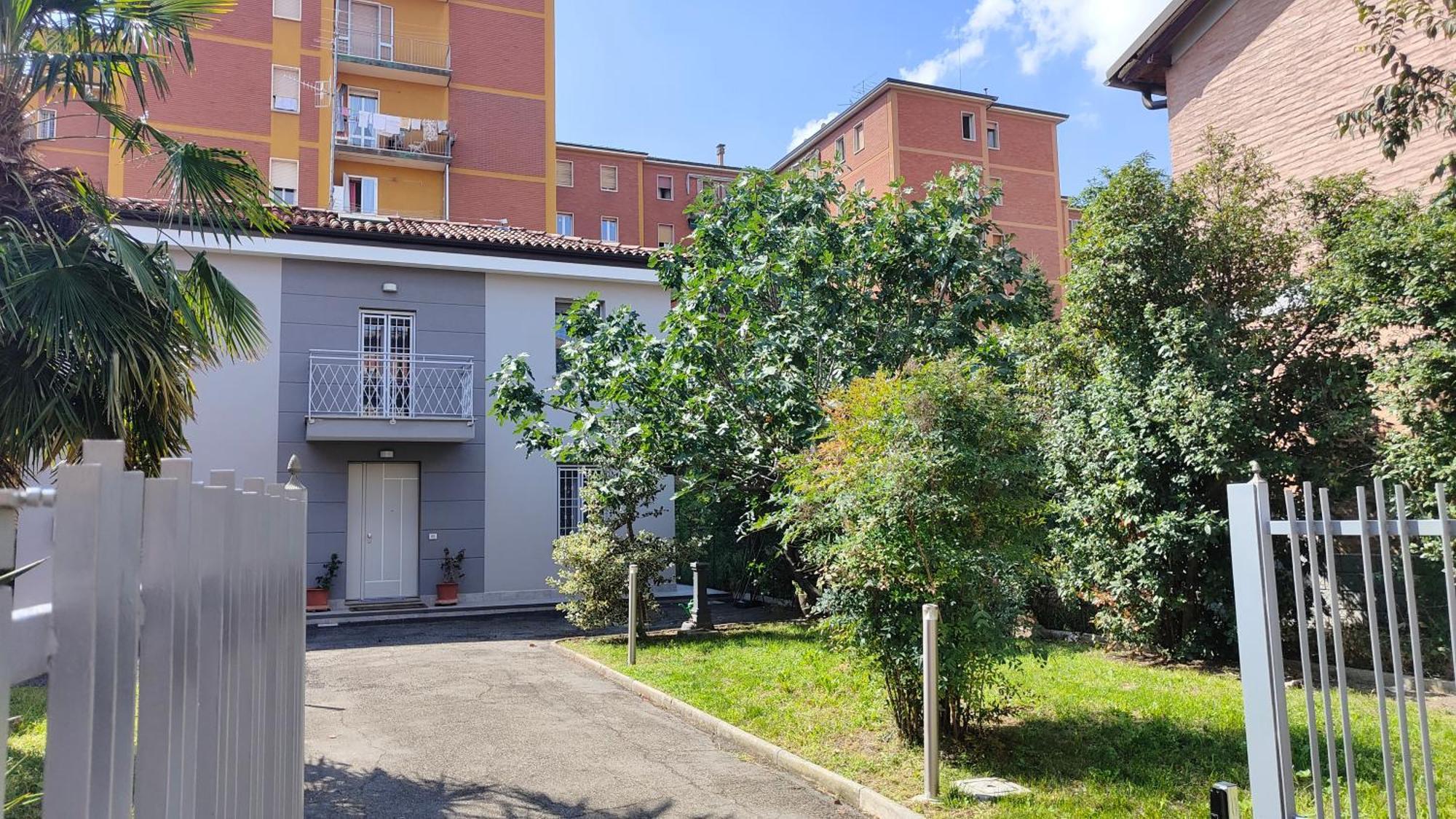 Grigio Perla Panigale, Villetta Con Giardino E Parcheggio Privato Fino A Tre Posti Auto - Un Oasi Di Tranqullita Болонья Екстер'єр фото